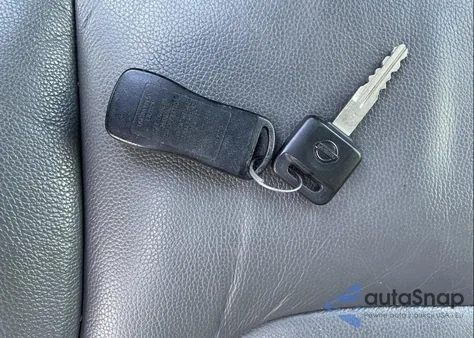 2015 Nissan Xterra Pro-4X z USA, uszkodzony, nr VIN 5N1AN0NW1FN656508